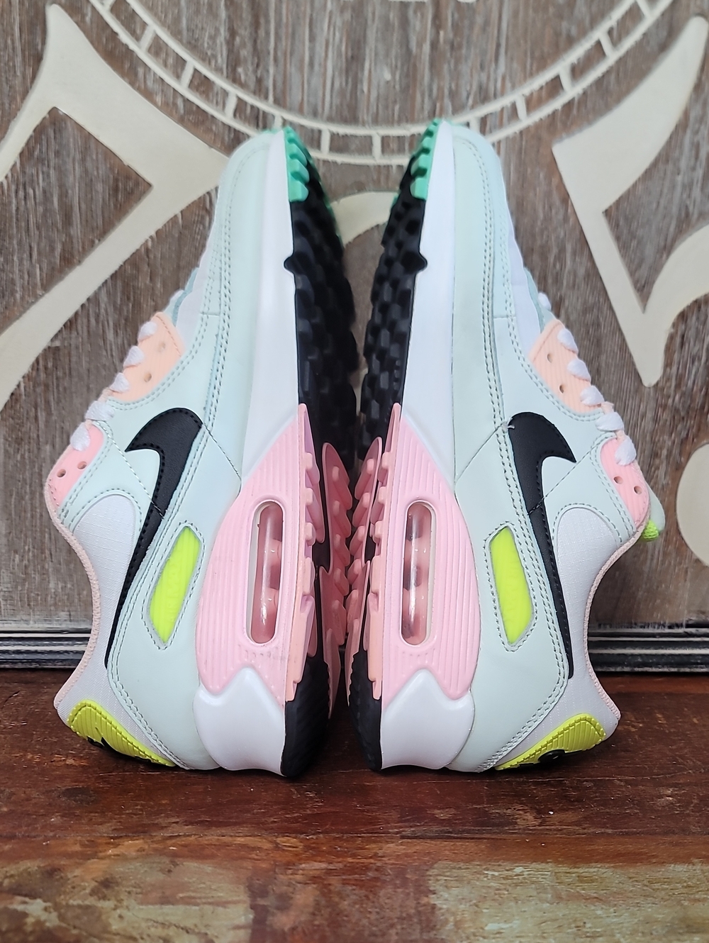 🔥🔥 Nike Wmns Air Max 90 'Easter' Wmns 8 Good/like New. Fast Shipping - Picture 3 of 16